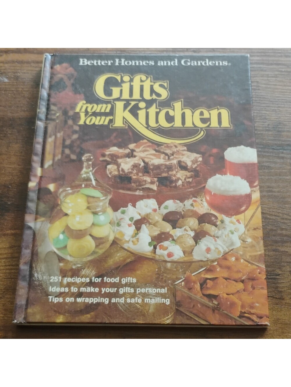 Better Homes and Gardens Gifts from Your Kitchen Illustrated Hardcover Cookbook